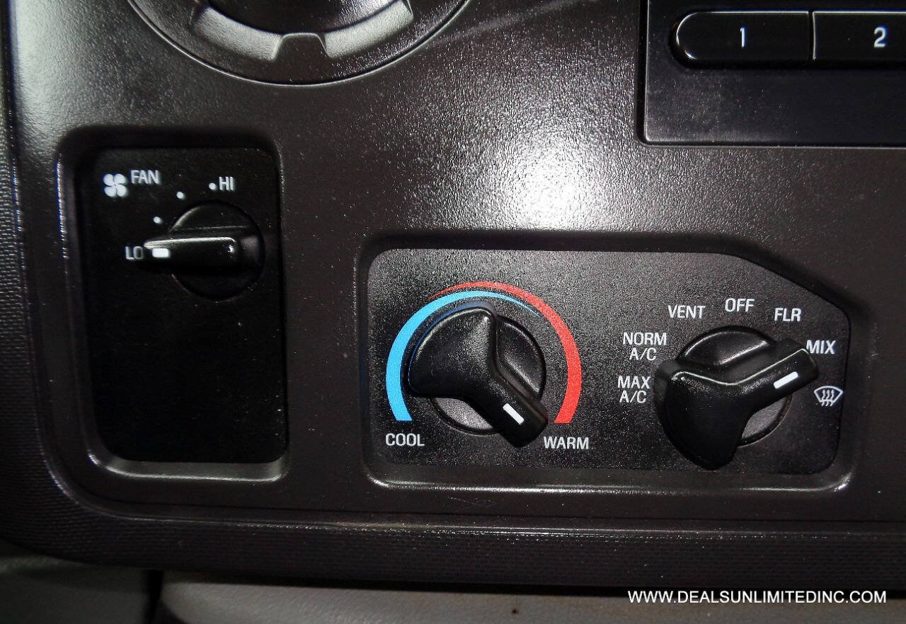 Used 2014 Ford E-250 and Econoline 250 w/ Power Group RWD image 11