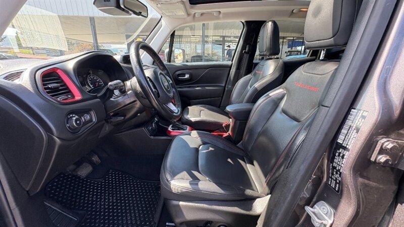 Used 2021 Jeep Renegade Trailhawk w/ Sun & Sound Group image 30