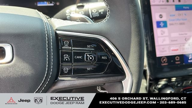 Used 2023 Jeep Grand Cherokee Overland w/ Luxury Tech Group IV AWD/4WD image 15