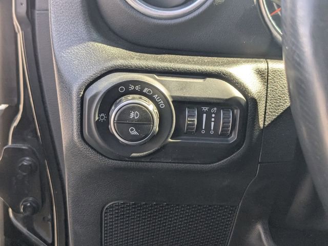 Used 2020 Jeep Gladiator Overland image 12