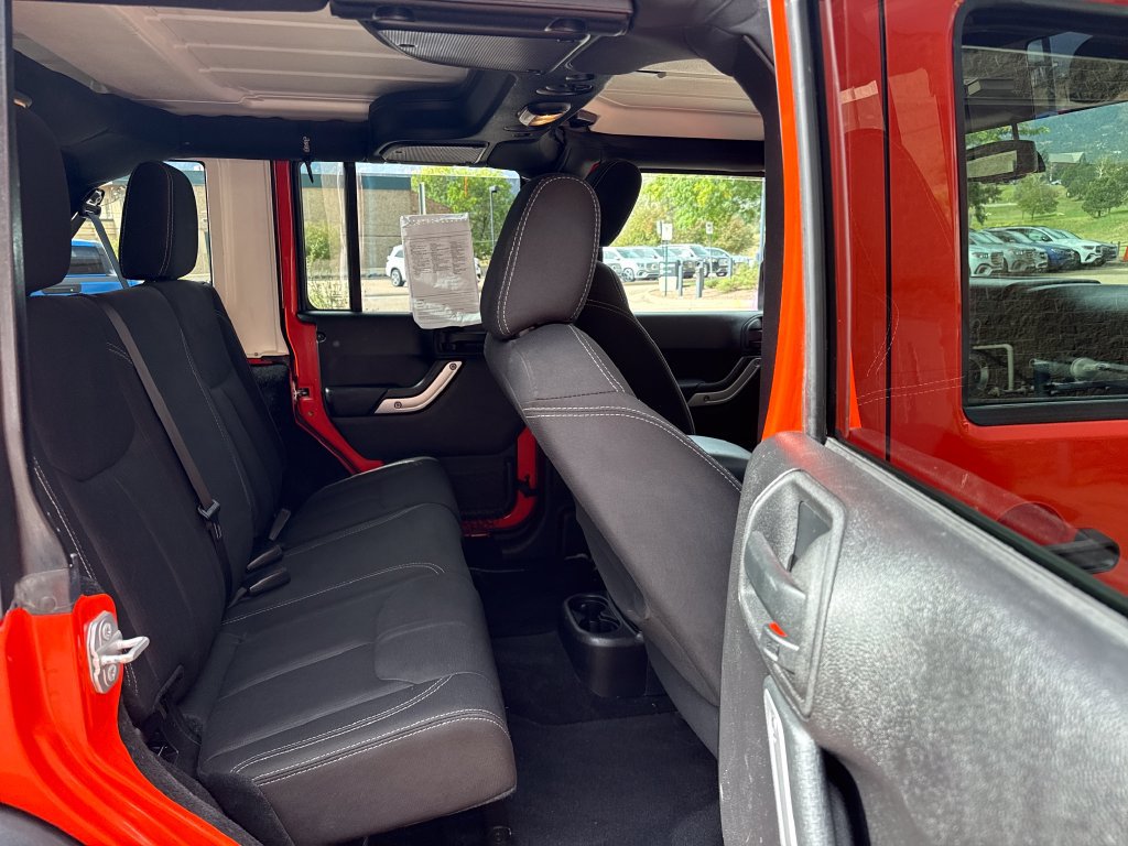 Used 2015 Jeep Wrangler Unlimited Rubicon w/ Connectivity Group AWD/4WD image 25
