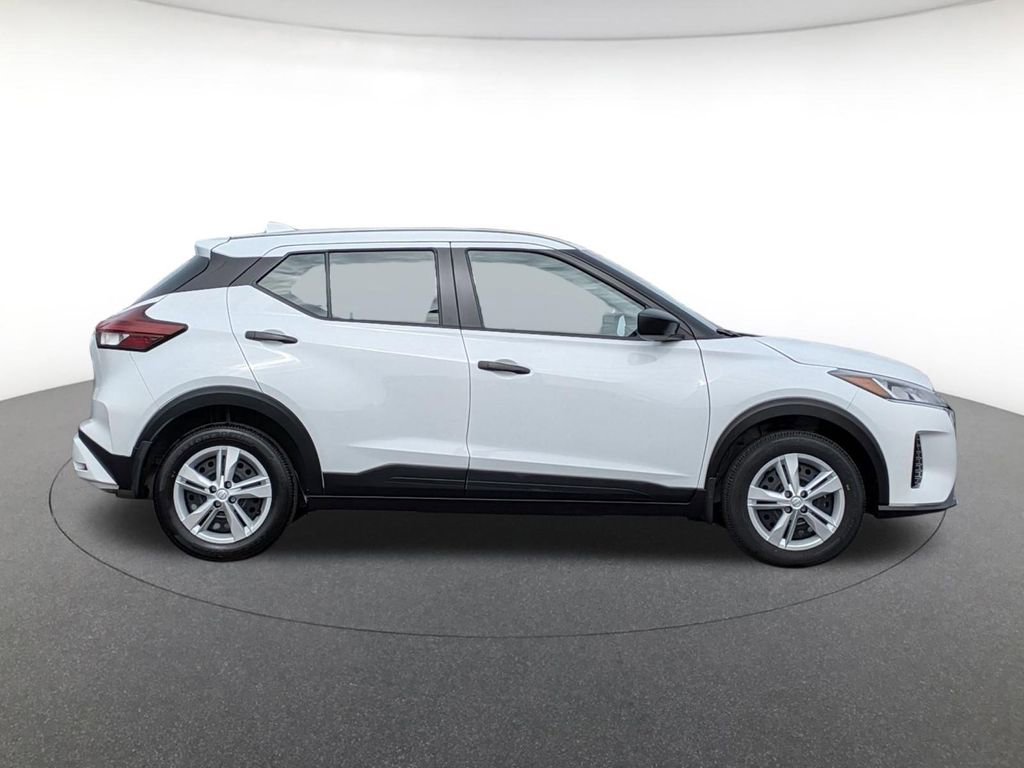 Used 2025 Nissan Kicks Play S image 4