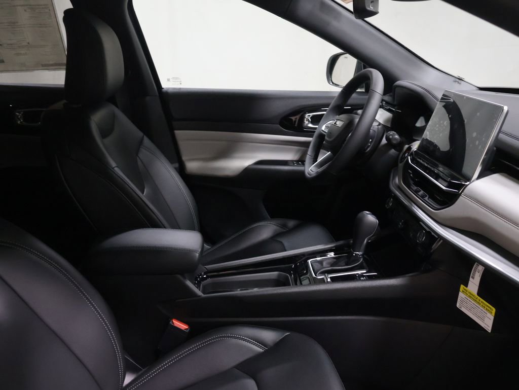 New 2026 Jeep Compass Limited image 18