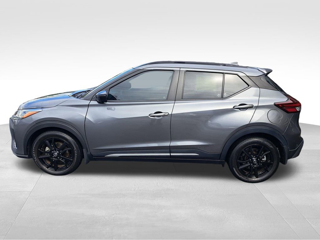 Used 2021 Nissan Kicks SR w/ SR Premium Package FWD image 2