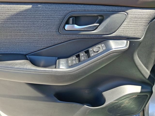Used 2021 Nissan Rogue SV AWD/4WD image 14