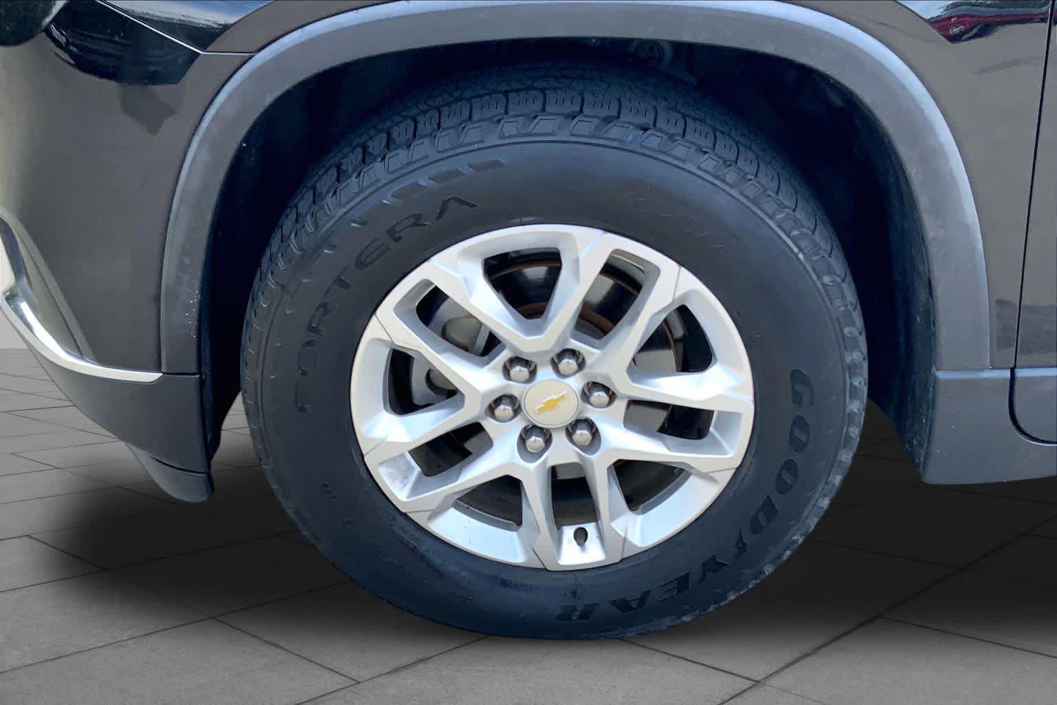 Used 2019 Chevrolet Traverse LT FWD image 11