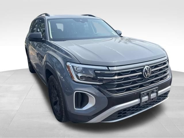 Used 2025 Volkswagen Atlas Peak Edition SE AWD/4WD image 19