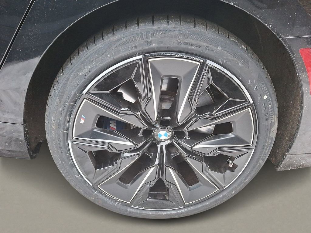 Certified 2023 BMW 760i xDrive w/ Parking Assistance Package AWD/4WD image 5