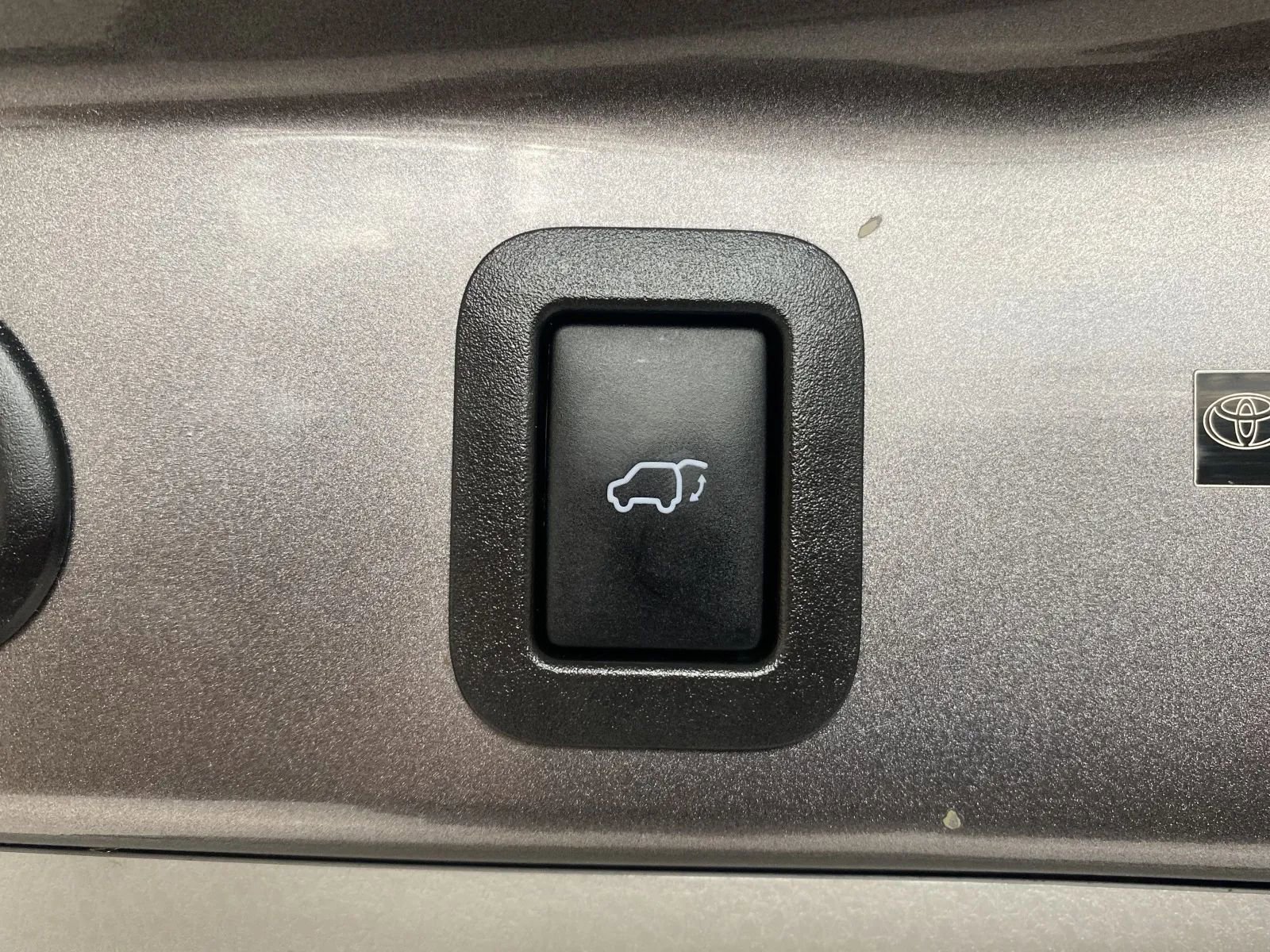 Used 2014 Toyota Highlander XLE AWD/4WD image 18