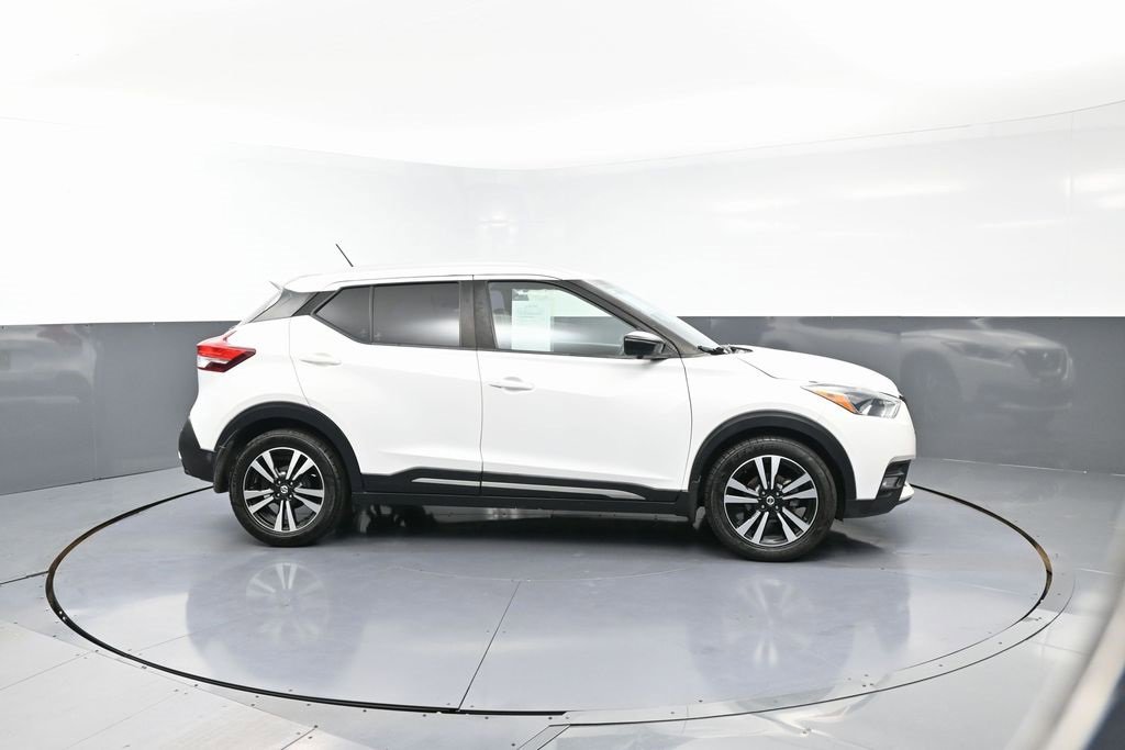 Used 2020 Nissan Kicks SR w/ SR Premium Package image 6