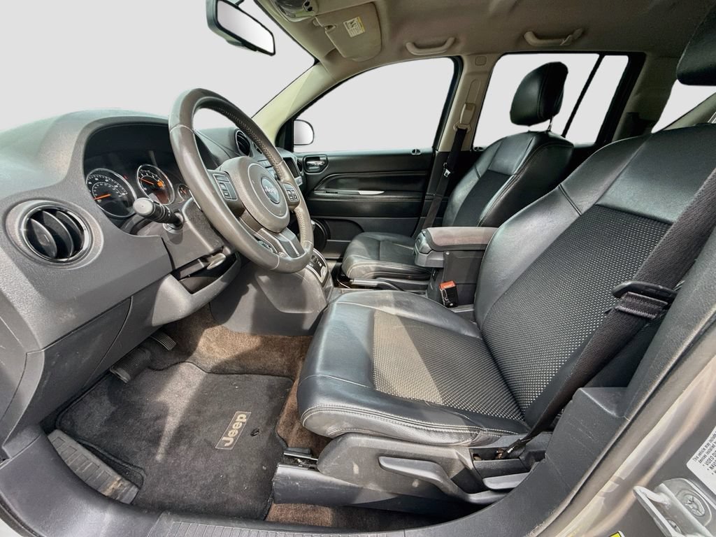 Used 2014 Jeep Compass Latitude FWD image 21