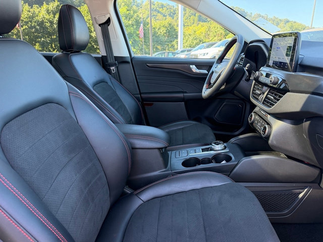 Used 2022 Ford Escape SEL w/ SEL Stealth AWD Package image 11