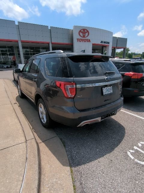 Used 2017 Ford Explorer XLT w/ Class II Trailer Tow Package AWD/4WD image 2
