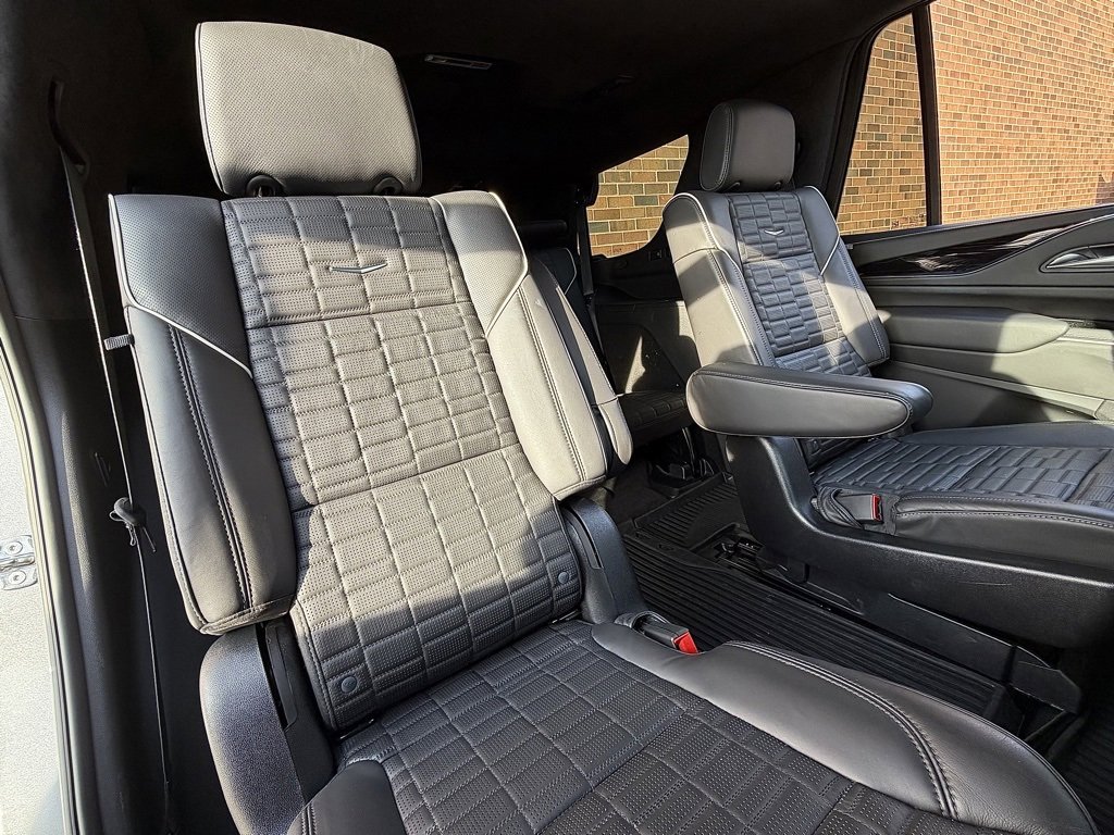 Used 2023 Cadillac Escalade V w/ LPO, ONYX Package image 22