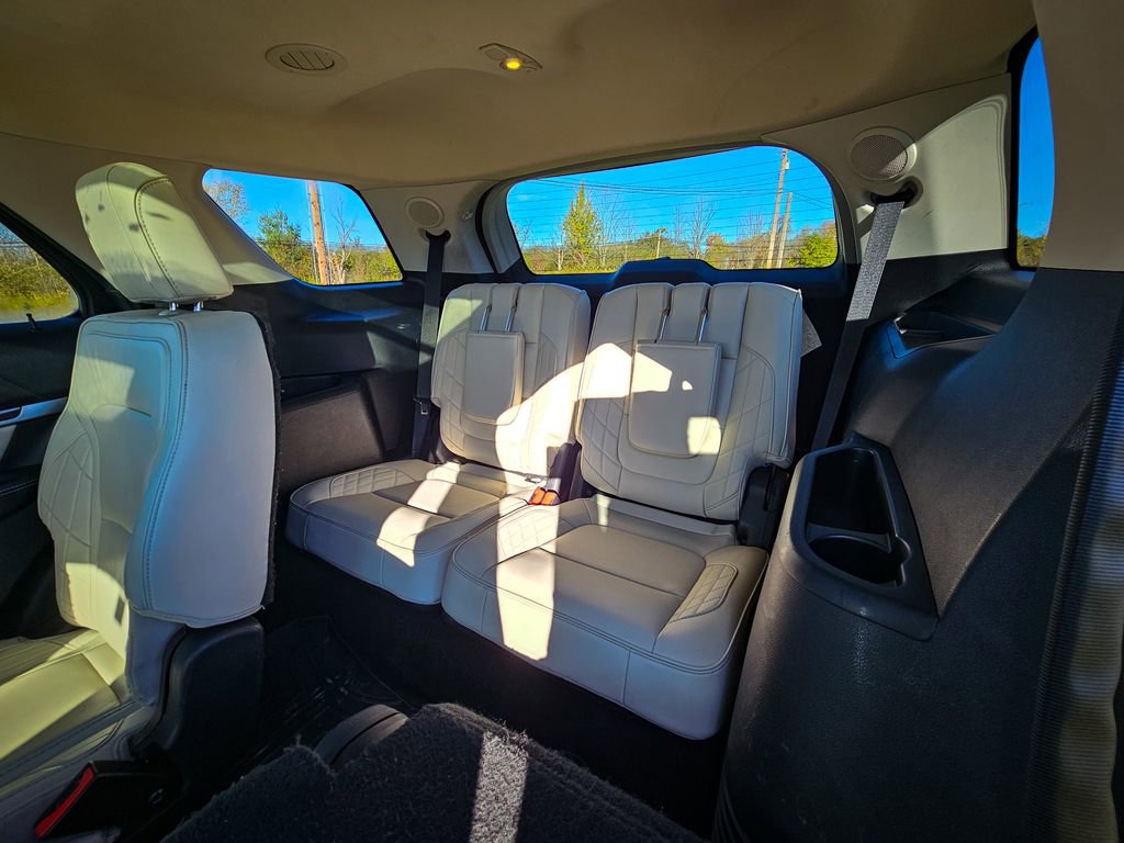 Used 2017 Ford Explorer Platinum image 39