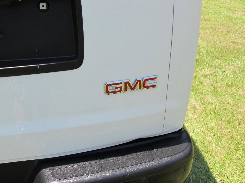Used 2022 GMC Savana 3500 Extended w/ Driver Convenience Package image 12