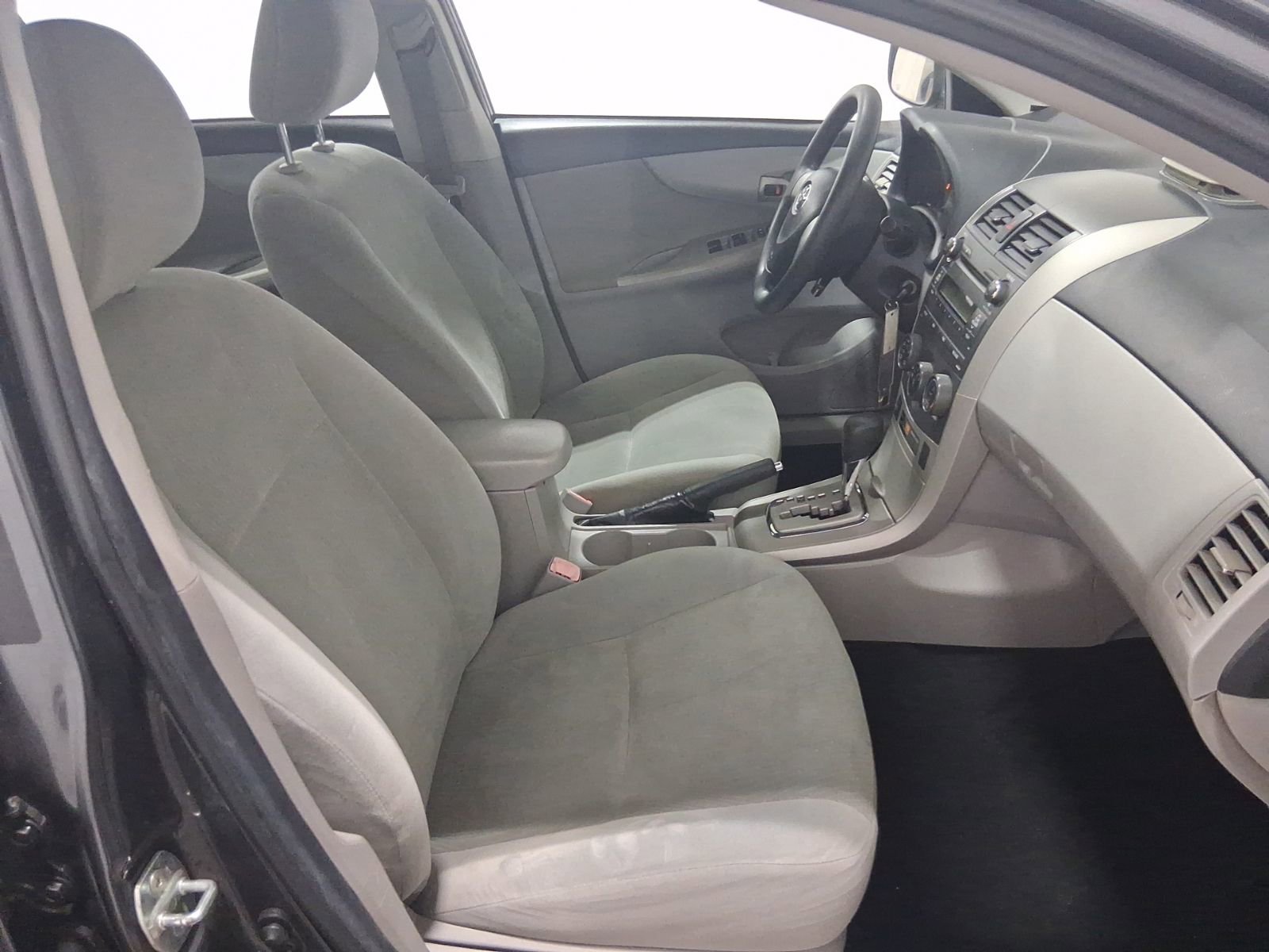 Used 2011 Toyota Corolla LE FWD image 12