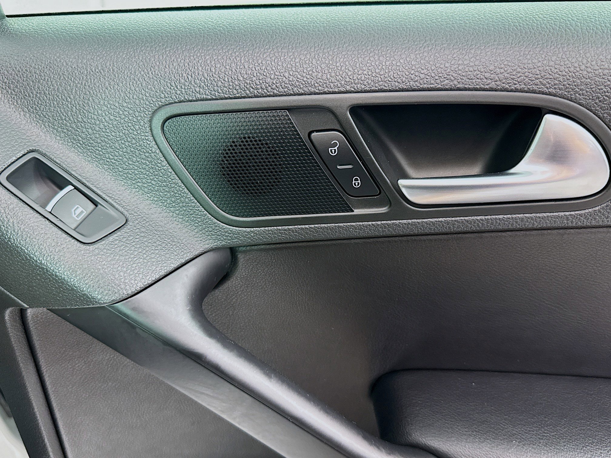 Used 2017 Volkswagen Tiguan Wolfsburg Edition image 30