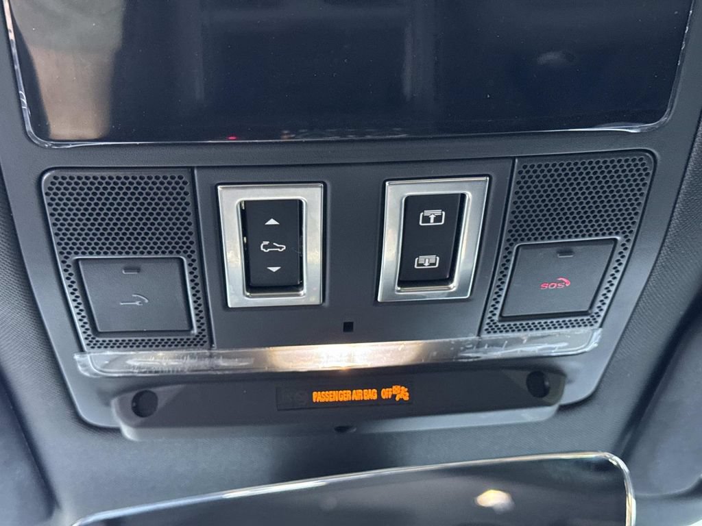 Certified 2025 Land Rover Defender 110 X-Dynamic SE AWD/4WD image 22