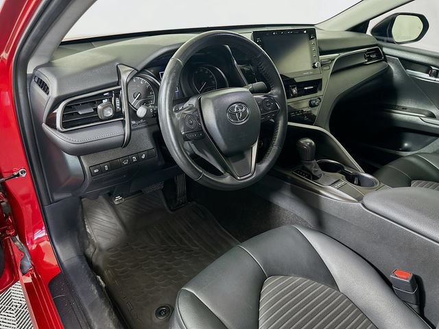 Used 2024 Toyota Camry SE w/ Cold Weather Package FWD image 10