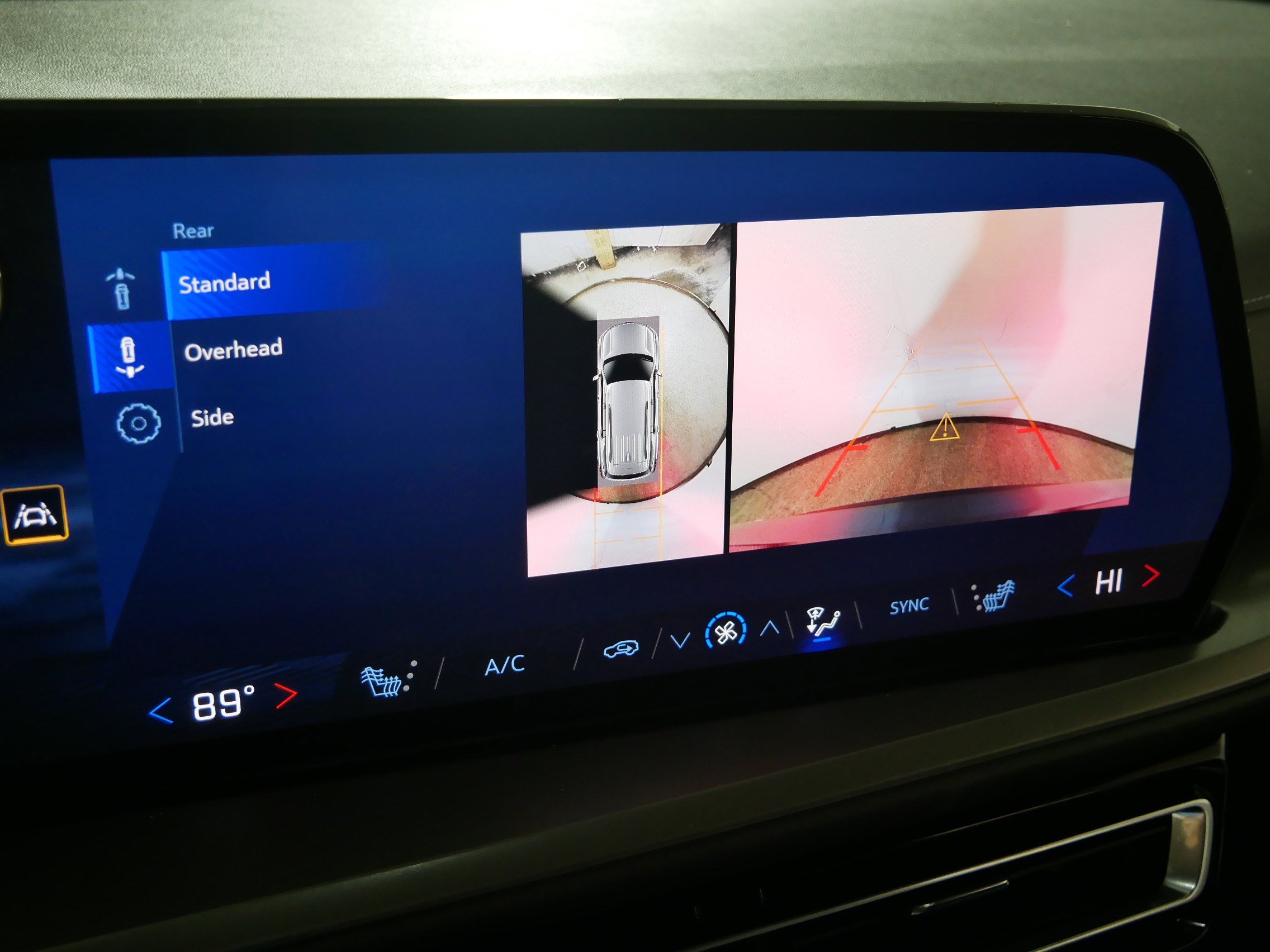 Used 2024 Chevrolet Traverse LT image 32