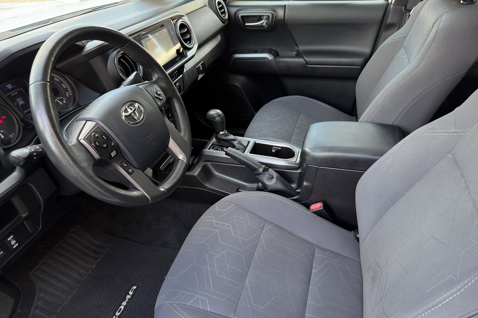 Used 2016 Toyota Tacoma TRD Sport w/ Premium & Technology Package RWD image 10