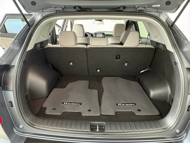 Used 2021 Hyundai Tucson SE w/ Cargo Package image 18