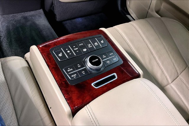 Used 2012 Hyundai Equus Signature RWD image 12