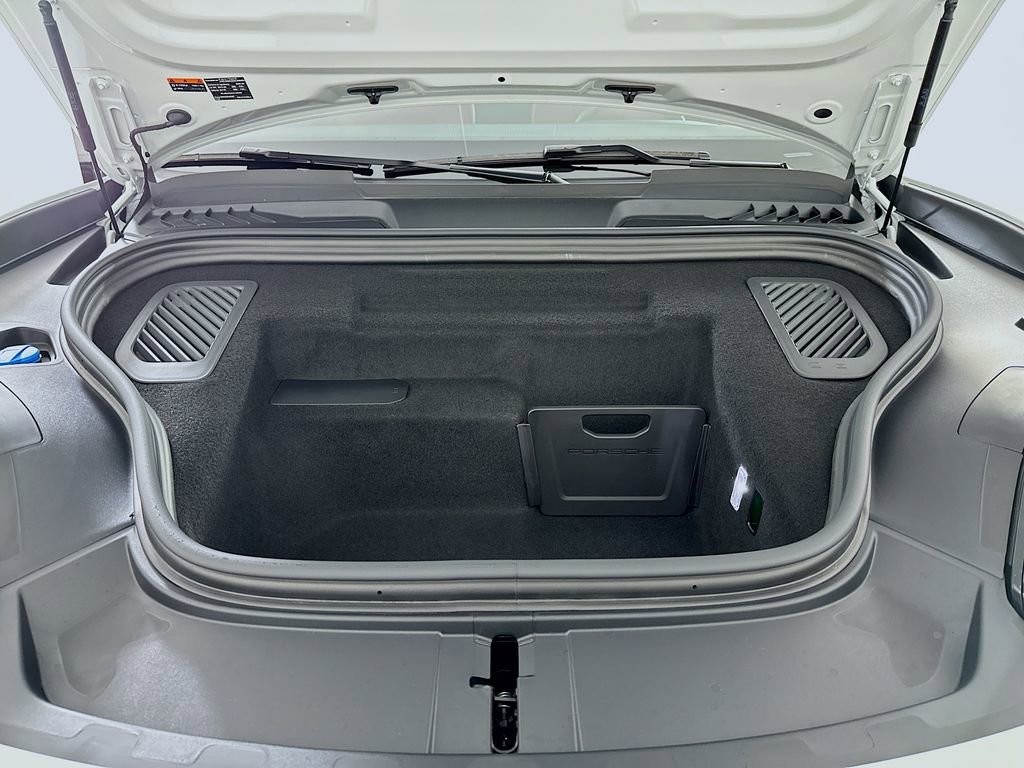 Certified 2025 Porsche Macan Electric image 32