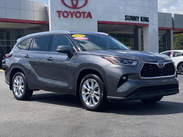 Certified 2021 Toyota Highlander Limited image 1