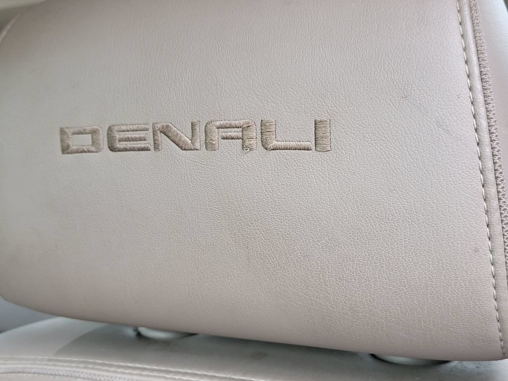 Used 2015 GMC Sierra 2500 Denali w/ Duramax Plus Package AWD/4WD image 16