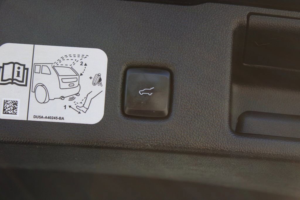 Used 2020 Ford Escape Titanium image 36