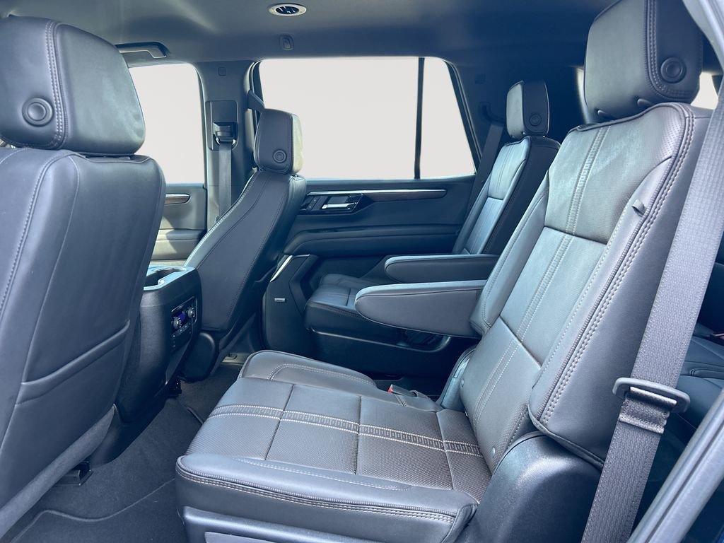 Used 2025 Chevrolet Tahoe High Country AWD/4WD image 24