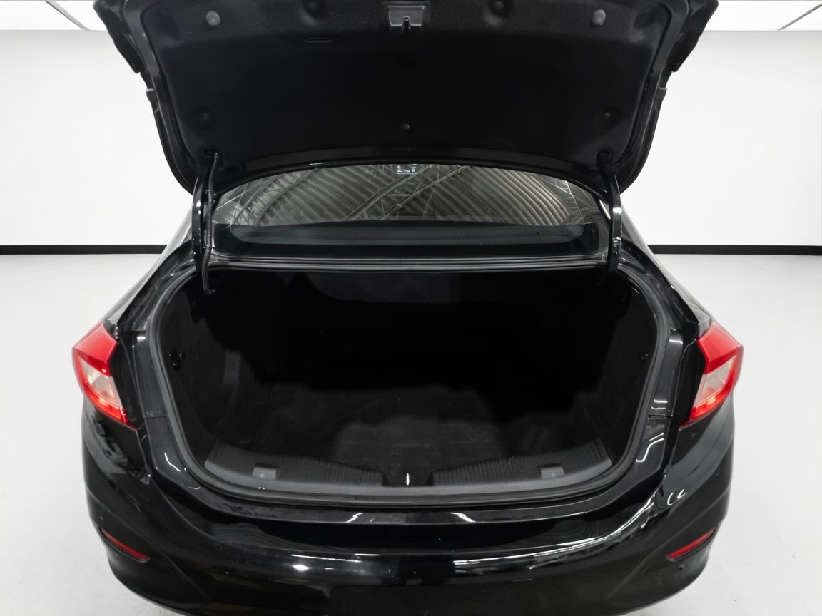 Used 2018 Chevrolet Cruze LS FWD image 17