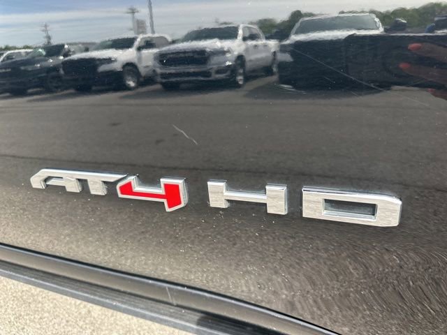 Used 2023 GMC Sierra 2500 AT4 w/ AT4 Preferred Package AWD/4WD image 4