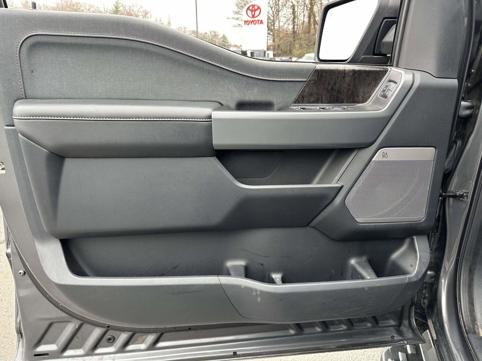 Used 2023 Ford F150 Lightning Lariat image 18