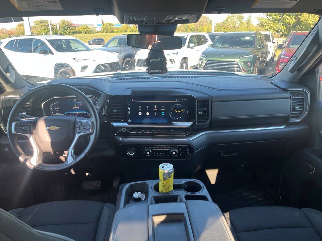 Used 2024 Chevrolet Silverado 1500 LT AWD/4WD image 5