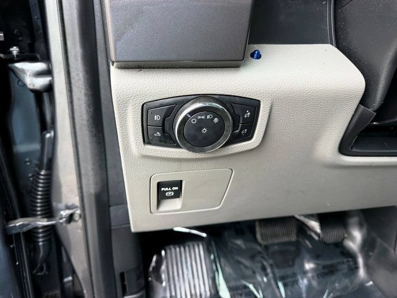 Used 2018 Ford F150 XLT w/ Trailer Tow Package RWD image 27