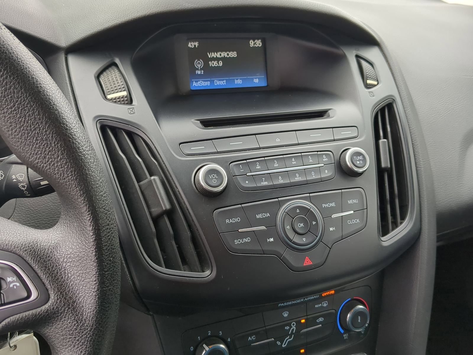 Used 2015 Ford Focus SE w/ Reverse Sensing Package image 29