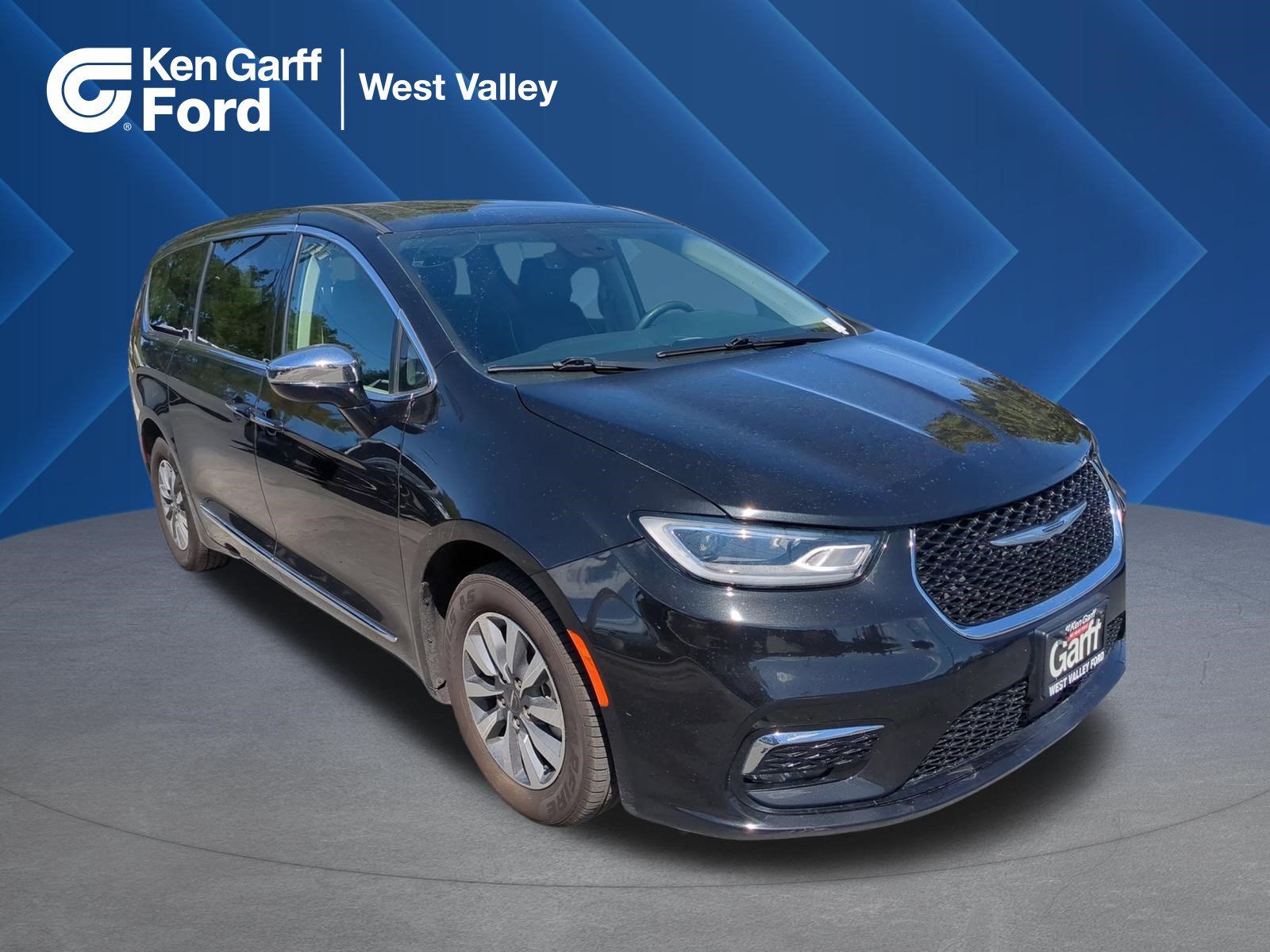 Used 2023 Chrysler Pacifica Limited FWD image 1