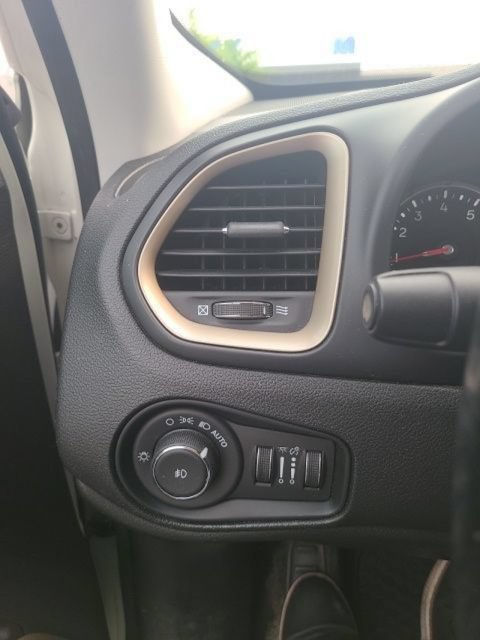 Used 2016 Jeep Renegade 75th Anniversary AWD/4WD image 10