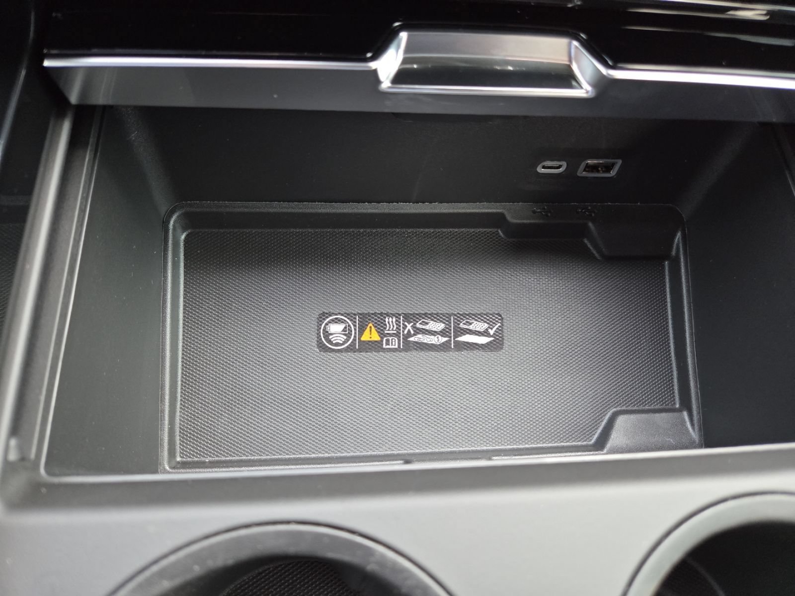 New 2026 GMC Yukon XL AT4 Ultimate w/ LPO, Floor Liner Package AWD/4WD image 12