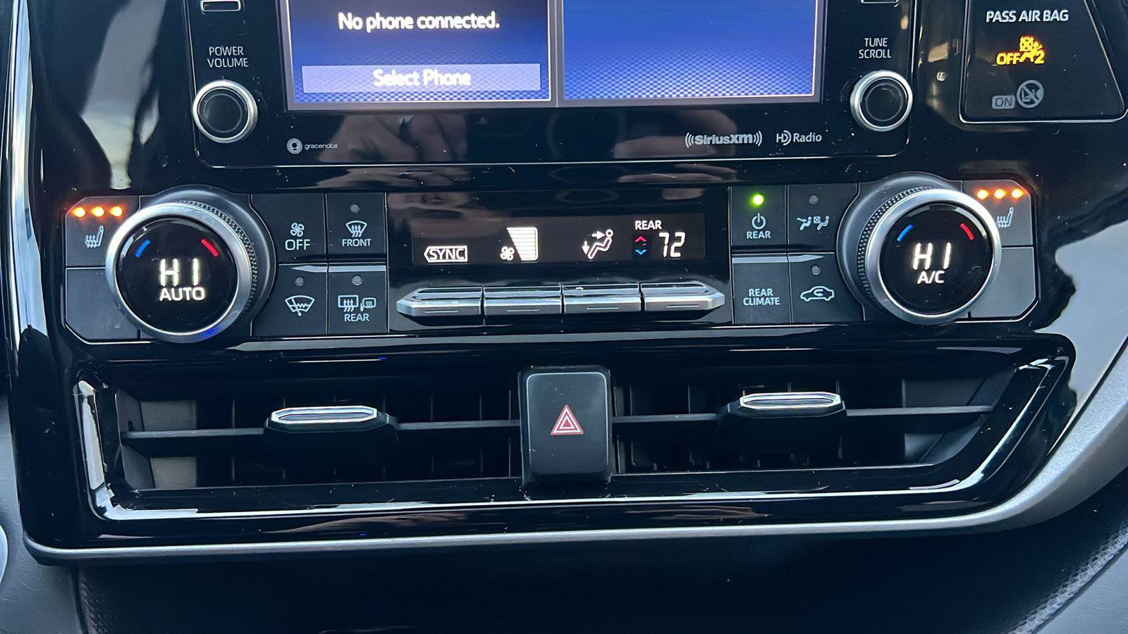 Used 2021 Toyota Highlander XLE image 28