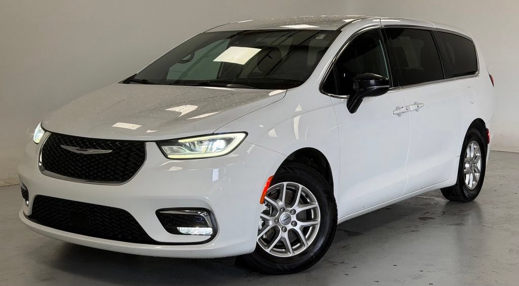 Used 2024 Chrysler Pacifica Touring FWD image 1