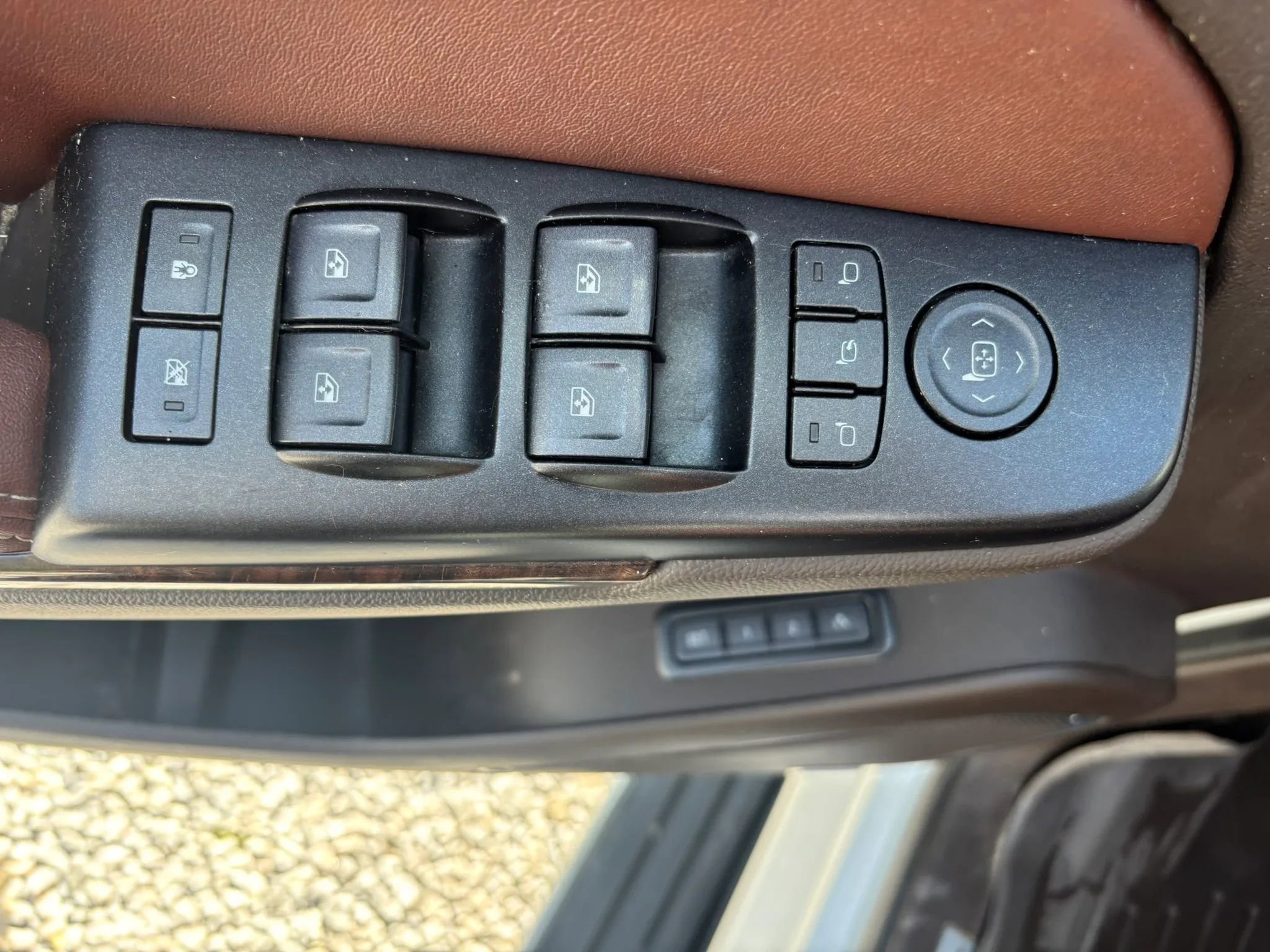 Used 2017 Chevrolet Suburban Premier AWD/4WD image 21