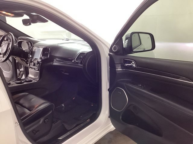 Used 2019 Jeep Grand Cherokee Overland AWD/4WD image 15
