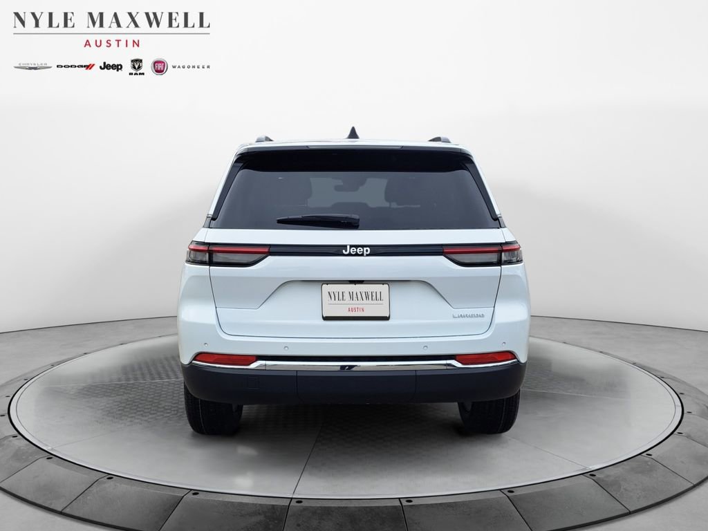 New 2025 Jeep Grand Cherokee Laredo w/ MOPAR Finishing Package RWD image 15