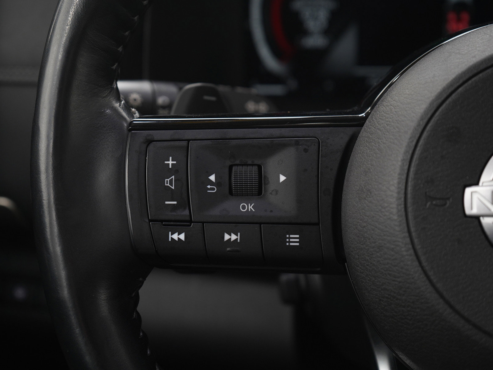 Used 2022 Nissan Pathfinder Platinum image 26