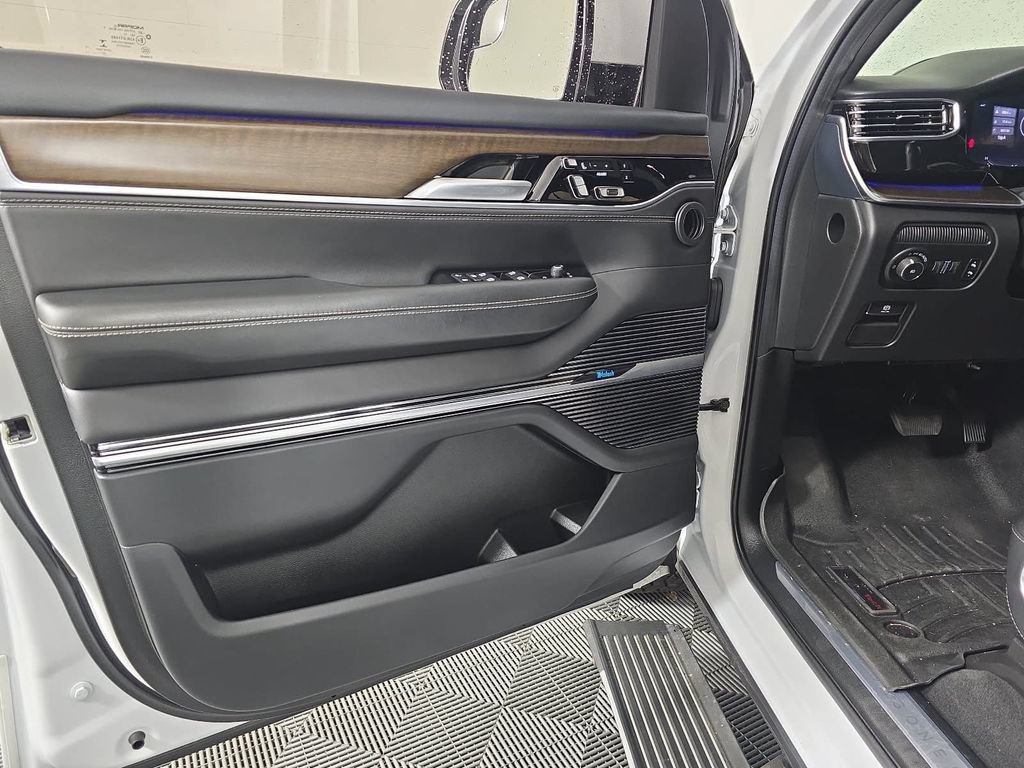 Used 2022 Jeep Grand Wagoneer Series II w/ Premium Group II AWD/4WD image 23