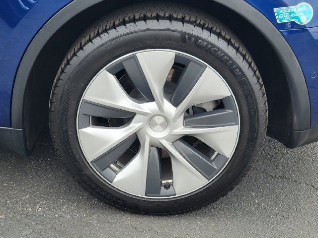 Used 2022 Tesla Model Y Long Range AWD/4WD image 5
